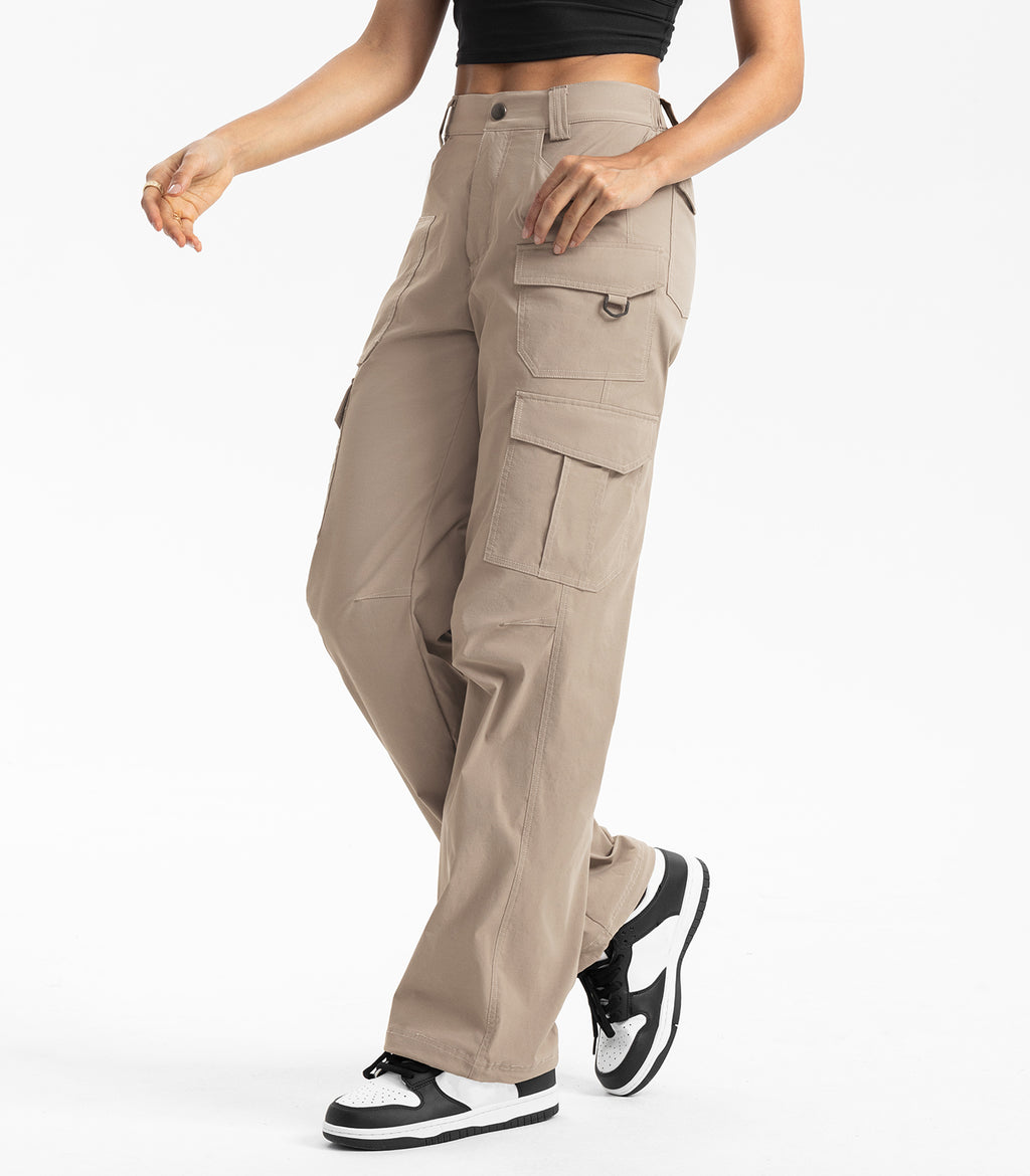 Moosehill hiking pants for women – High-waisted lightweight cargo hiking pants designed for ultimate comfort and functionality on outdoor adventures.